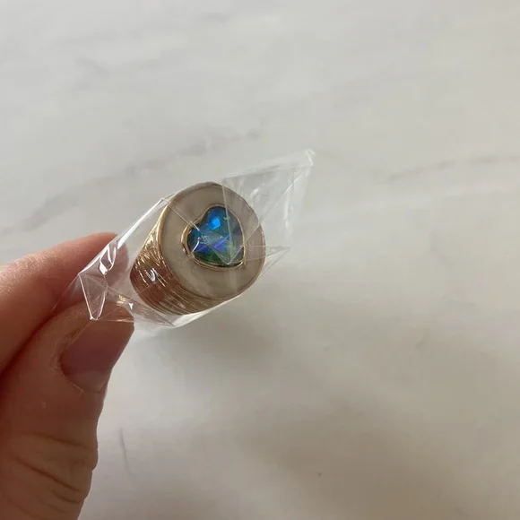 Earthbound Heart Signet Ring Size 6 - Picture 4 of 4